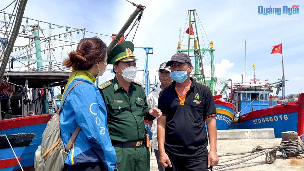 Video: Ngư dân Quảng Ngãi nỗ lực gỡ thẻ vàng thủy sản