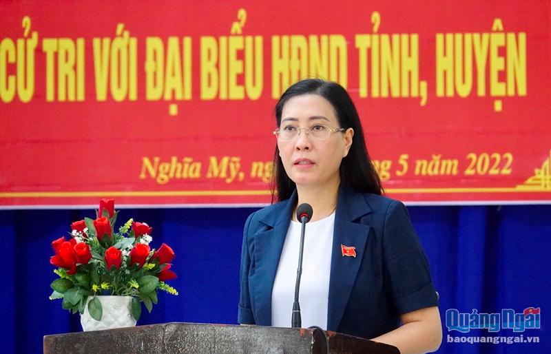 Ủy viên Trung ương Đảng, Bí thư Tỉnh ủy, Chủ tịch HĐND tỉnh Bùi Thị Quỳnh Vân phát biểu tại buổi tiếp xúc.
