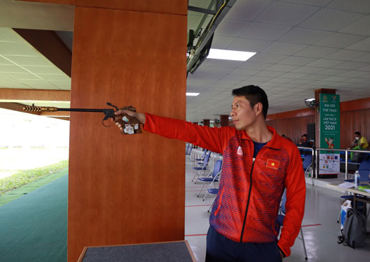 Xạ thủ Trần Quốc Cường giành HCV 50 m súng ngắn bắn chậm.