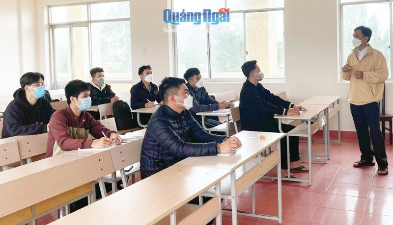 Công tác tuyển sinh năm 2022 có nhiều điểm mới có lợi cho thí sinh.  Trong ảnh: Sinh viên Trường Đại học Phạm Văn Đồng trong giờ học. 