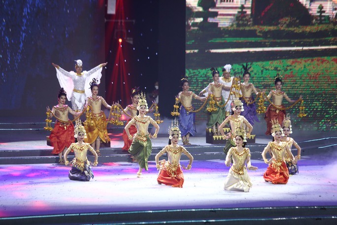 Nước chủ nhà SEA Games 32 Campuchia "ra mắt" bằng màn trình diễn nghệ thuật ấn tượng.