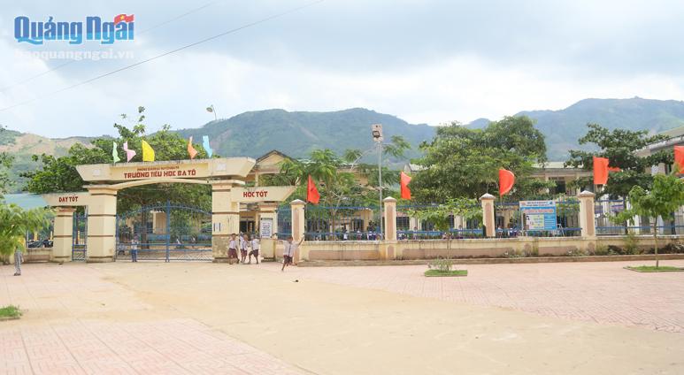 Trường Tiểu học Ba Tô, nơi gia đình ông Phạm Thanh Mong hiến 600m2 đất vườn để xây dựng.                     Ảnh: Thiên Hậu