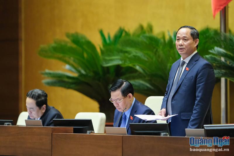 Thượng tướng Trần Quang Phương - Phó Chủ tịch Quốc hội điều hành Phiên thảo luận về Luật Kinh doanh bảo hiểm (sửa đổi). ẢNH: QUỐC HỘI