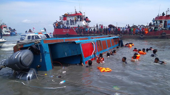 Lật tàu chở 43 người ở Indonesia, 26 người mất tích - Ảnh minh họa: AFP