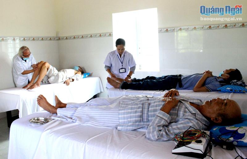 Bệnh nhân được điều trị tại Phòng Chẩn trị đông y Thiện Lành, ở thôn Sung Túc, xã Nghĩa Hà (TP.Quảng Ngãi). 