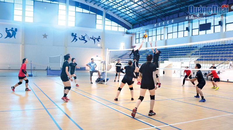  Đội bóng chuyền nữ Thái Bình tập luyện tại Quảng Ngãi chuẩn bị tham dự Giải Bóng chuyền hạng A quốc gia năm 2022.