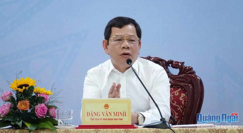 Chủ tịch UBND tỉnh Đặng Văn Minh trực tiếp trao đổi, giải quyết từng kiến nghị của doanh nghiệp.