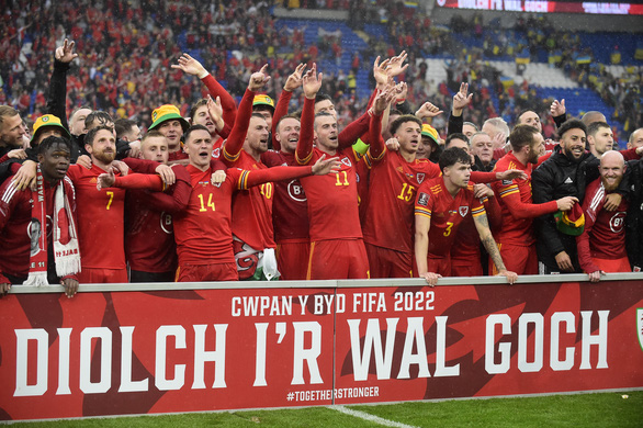 Đánh bại Ukraine, Xứ Wales trở lại vòng chung kết World Cup sau 64 năm