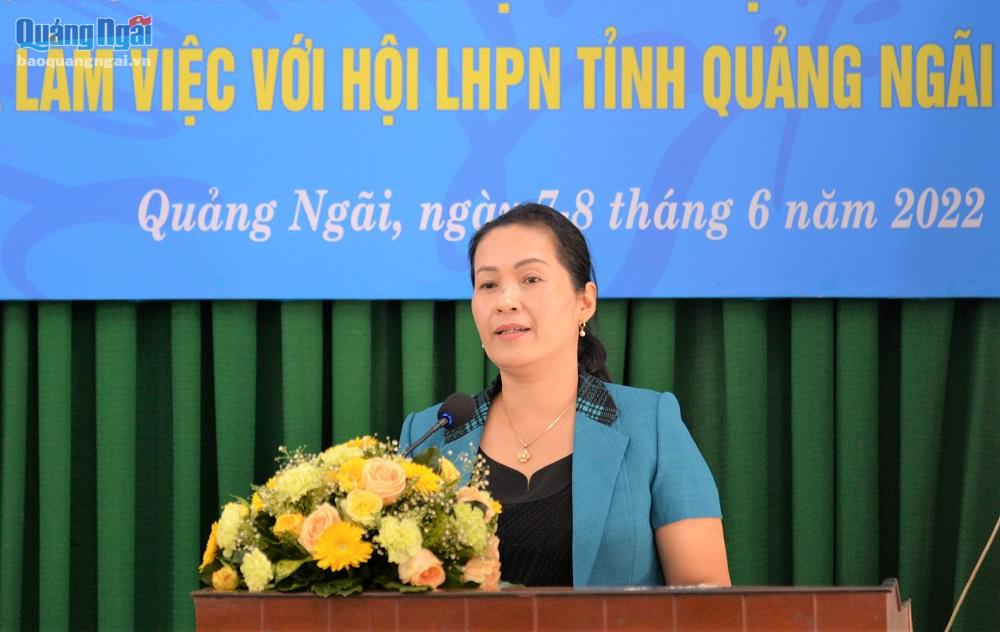 Phó Bí thư Tỉnh ủy Đinh Thị Hồng Minh phát biểu tại buổi làm việc.