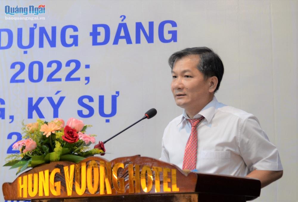 Tổng Biên tập Báo Quảng Ngãi Nguyễn Phú Đức phát biểu khai mạc tại buổi lễ.