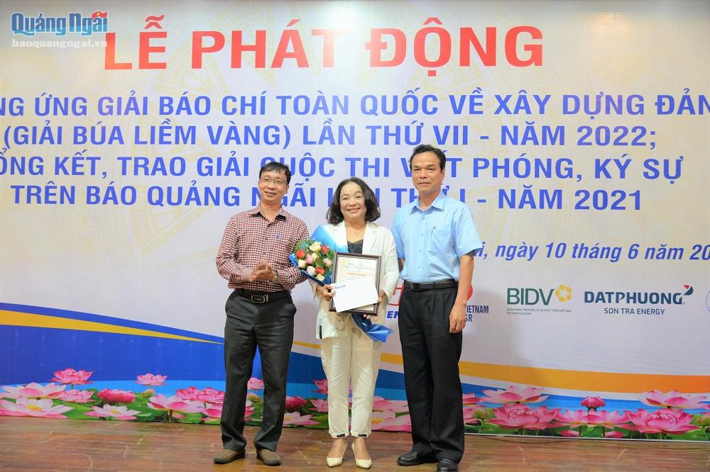 Trao giải B cho tác giả Đào Thị Thanh Nhị.