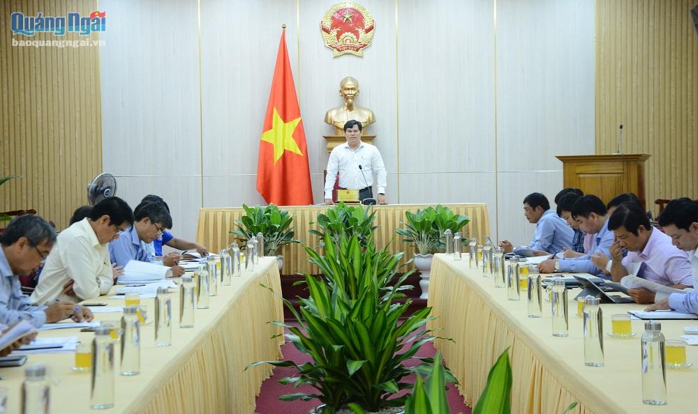 Phó Chủ tịch UBND tỉnh Trần Phước Hiền phát biểu chỉ đạo cuộc họp.