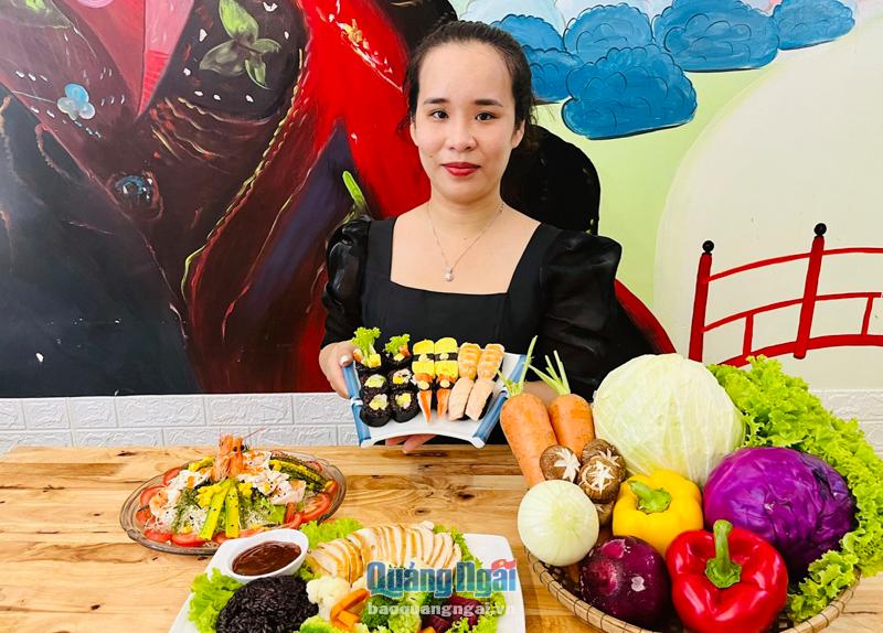 Chị Nguyễn Thị Thanh Tâm, ở phường Nguyễn Nghiêm (TP.Quảng Ngãi), đã chế biến những thực phẩm theo chế độ Eat Clean để sử dụng và kinh doanh. 