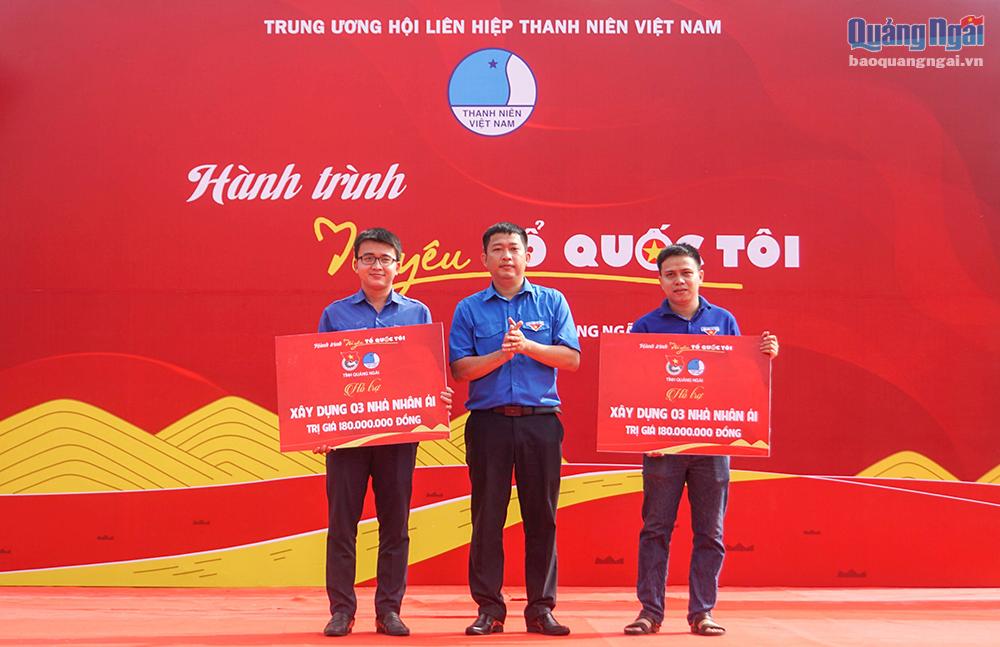 Trao tặng 06 Nhà nhân ái với tổng kinh phí 360 triệu đồng tại huyện Bình Sơn và TP.Quảng Ngãi.