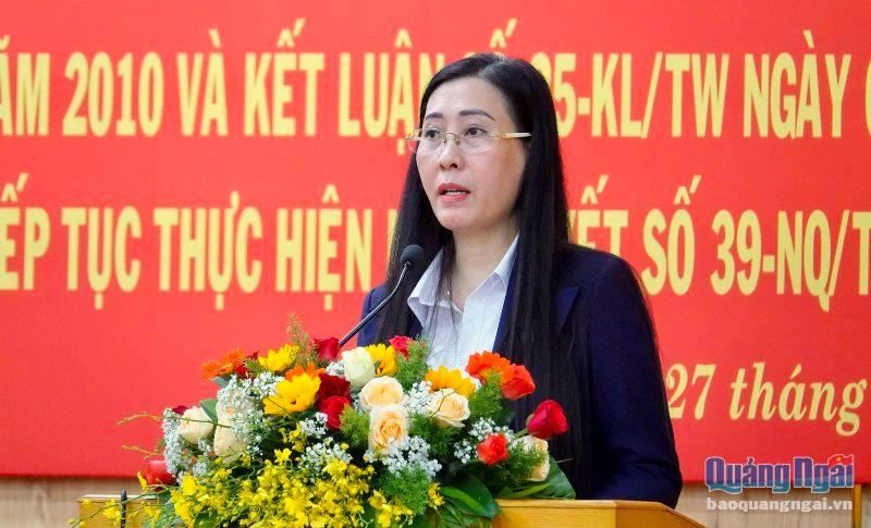 Ủy viên Trung ương Đảng, Bí thư Tỉnh ủy, Chủ tịch HĐND tỉnh Bùi Thị Quỳnh Vân phát biểu tại hội nghị.