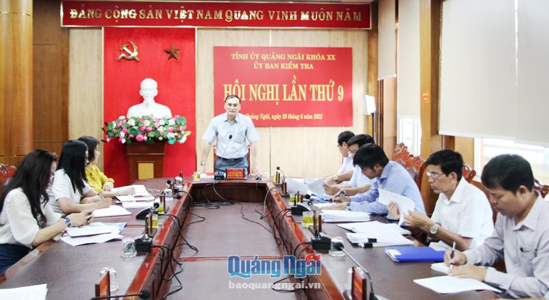 Chủ nhiệm Ủy ban Kiểm tra Tỉnh ủy Võ Văn Quỳnh phát biểu tại hội nghị. 