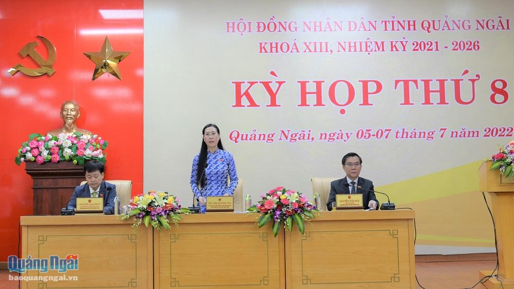 Ủy viên Trung ương Đảng, Bí thư Tỉnh ủy, Chủ tịch HĐND tỉnh Bùi Thị Quỳnh Vân điều hành phiên chất vấn và trả lời chất vấn.