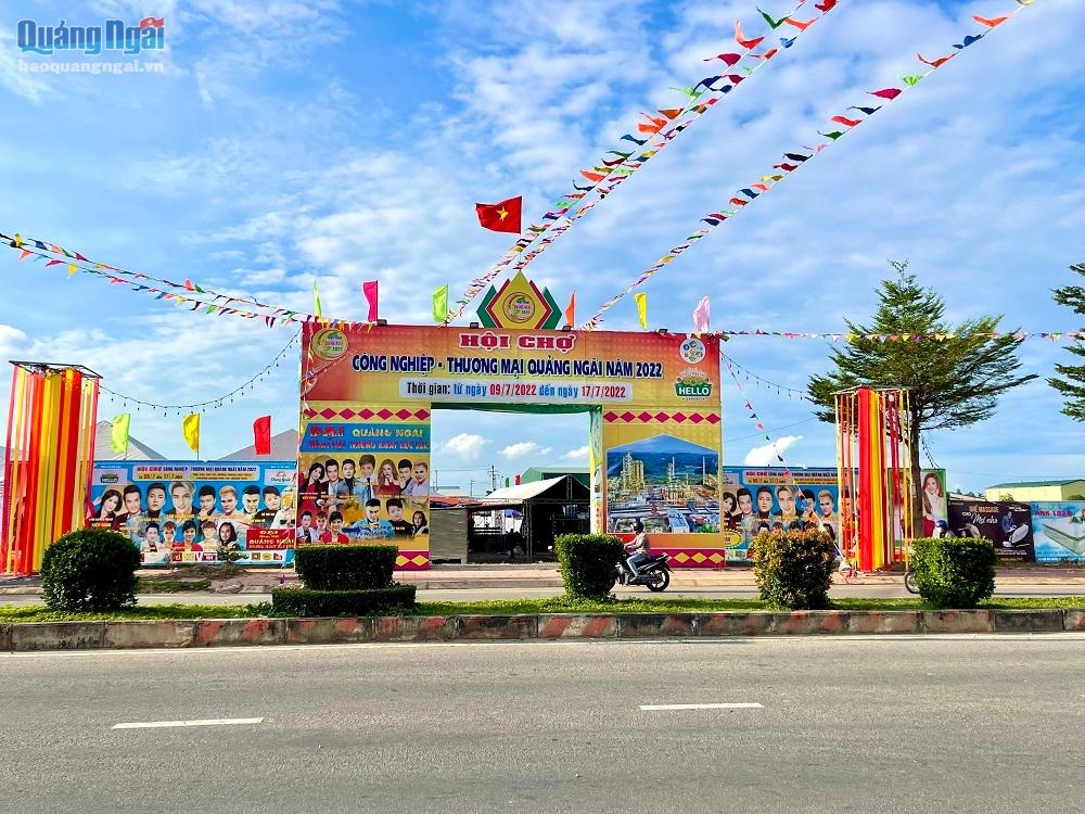 Hội chợ Công nghiệp - Thương mại Quảng Ngãi 2022 tổ chức tại sân bay cũ trên đường Hoàng Hoa Thám, phường Quảng Phú (TP.Quảng Ngãi)