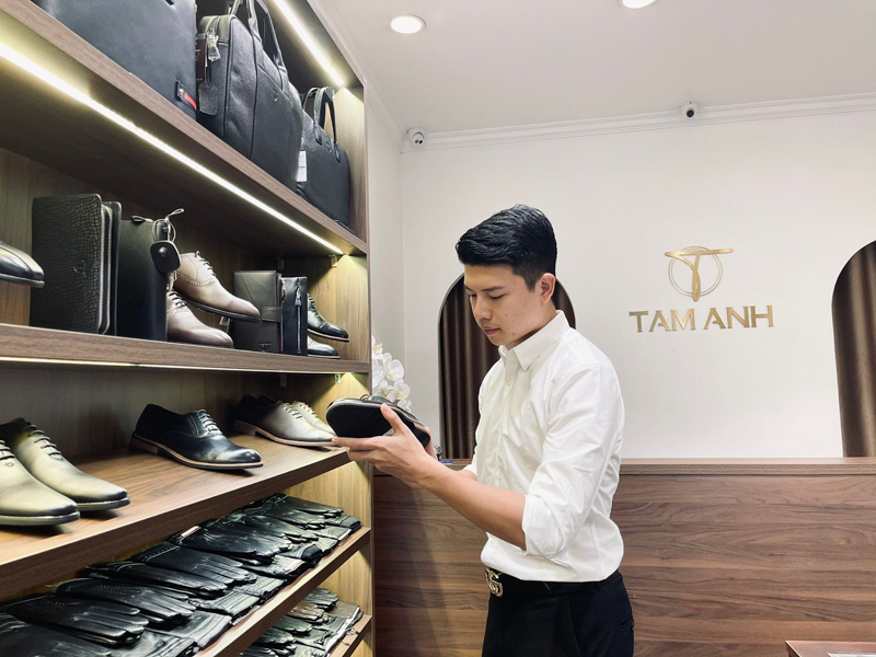 Khác biệt với sản phẩm giày da nam thương hiệu Tâm Anh - Báo Quảng ...