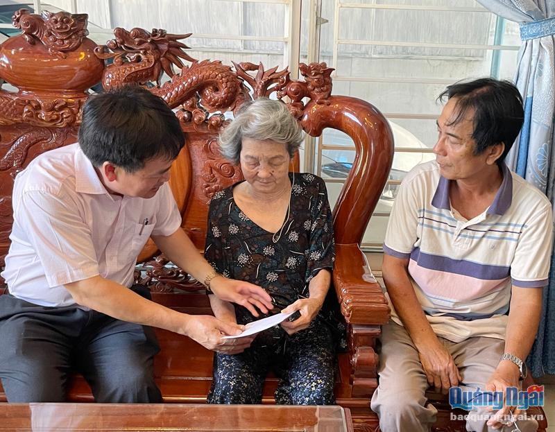 Lãnh đạo tỉnh thăm, tặng quà Mẹ Việt Nam Anh hùng, gia đình chính sách