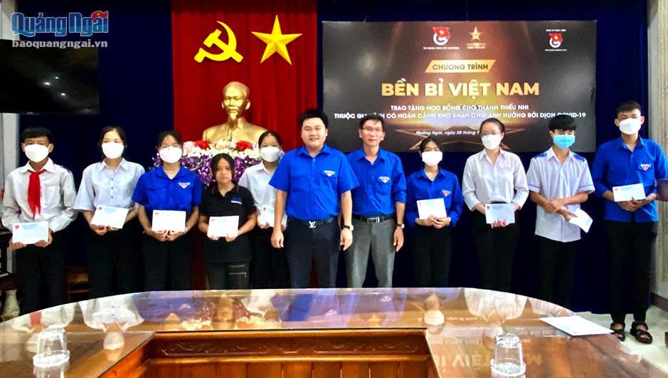 Chương trình "Bền bỉ Việt Nam" trao 20 suất học bổng