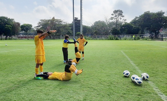 U18 nữ Việt Nam hăng hái tập luyện tại Indonesia.