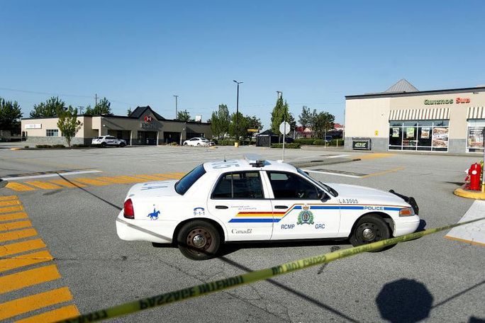 Cảnh sát tại hiện trường nổ súng ở TP Langley - Canada ngày 25-7. Ảnh: Reuters