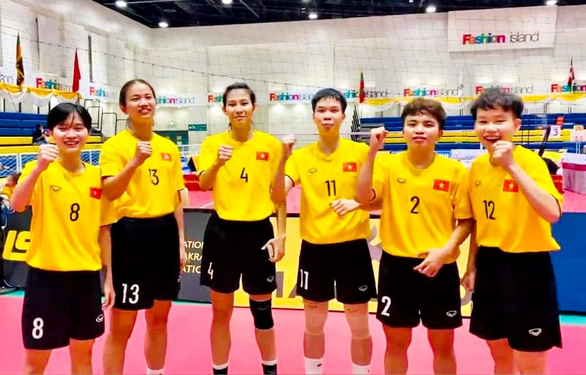 Sáu cô gái của đội tuyển cầu mây 4 nữ Việt Nam đã đánh bại Thái Lan để giành huy chương vàng Giải vô địch cầu mây thế giới 2022 - Ảnh: THANH SƠN