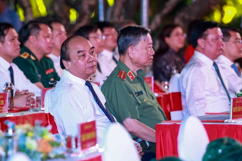 Chủ tịch nước Nguyễn Xuân Phúc và các đồng chí lãnh đạo Đảng, Nhà nước dự chương trình tại điểm cầu Hà Nội. (Ảnh: DUY LINH)