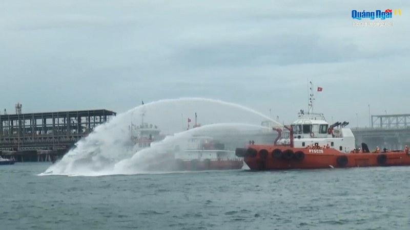 Video: Tổng duyệt diễn tập phòng thủ dân sự xử lý tình huống cháy tàu và ứng phó sự cố tràn dầu