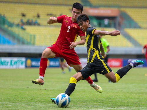 U19 Việt Nam (trái) có dịp tái đấu U19 Malaysia tại Giải U19 Quốc tế Thanh Niên 2022. (Ảnh: VFF)