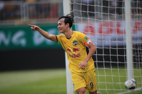 Văn Toàn được bình chọn là Cầu thủ xuất sắc nhất tháng 7 - Ảnh: ANH MINH