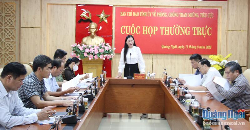 Ủy viên Trung ương Đảng, Bí thư Tỉnh ủy, Chủ tịch HĐND tỉnh Bùi Thị Quỳnh Vân phát biểu tại cuộc họp.