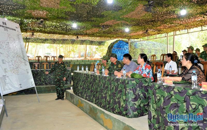 Bộ CHQS tỉnh Quảng Ngãi báo cáo công tác chuẩn bị sơ đồ bố trí tại khu căn cứ chiến đấu mô phỏng tại thôn Phú Lộc, xã Tịnh Phong