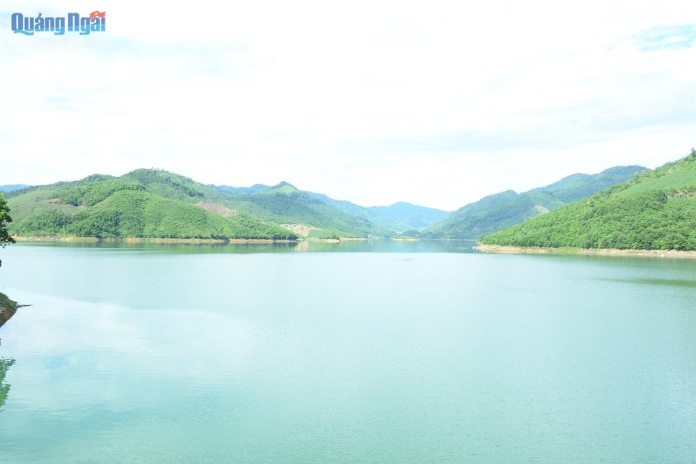 Hiện nực nước tại Hồ thủy điện Đakđrinh có dung tích cao hơn cùng kỳ các năm trước.
