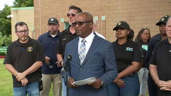 Cảnh sát trưởng James White phát biểu về các vụ nổ súng ở Detroit, ngày 28-8 - Ảnh: ABC