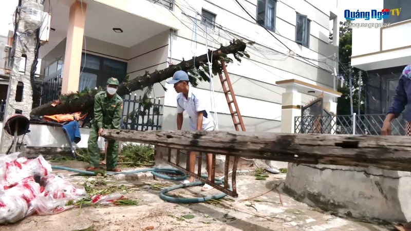 Video: Lý Sơn khẩn trương khắc phục thiệt hại sau bão