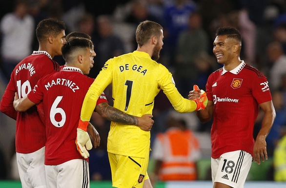 Niềm vui của các cầu thủ Manchestet United sau khi giành chiến thắng trước Leicester - Ảnh: REUTERS