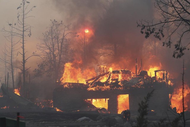 Cháy rừng lan rộng tại California, hàng nghìn người phải sơ tán