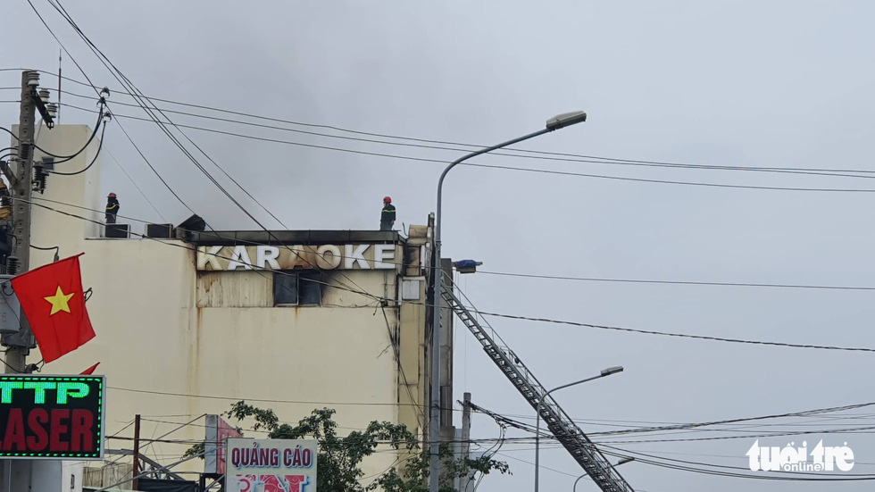 Cháy quán karaoke tại Bình Dương, 12 người chết