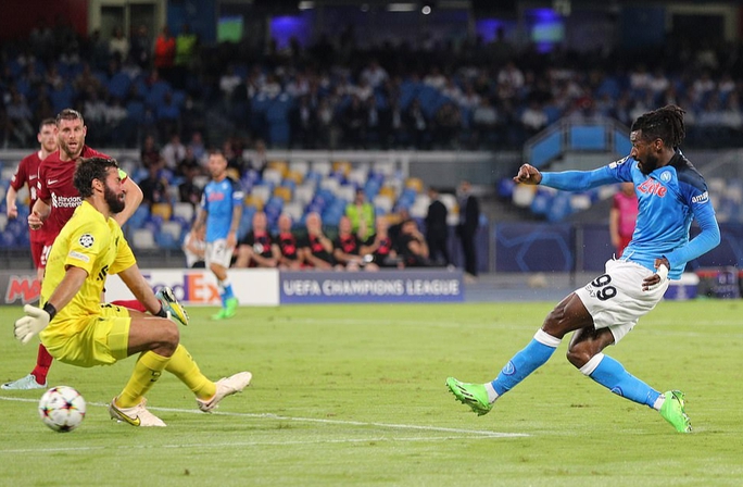 Zambo Anguissa nhân đôi cách biệt cho Napoli