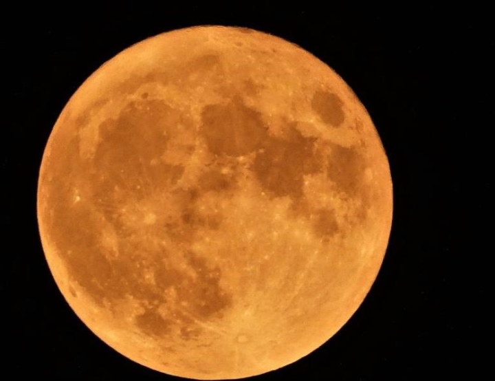 Tối nay xuất hiện Mặt trăng màu cam và tròn nhất trong 100 năm qua