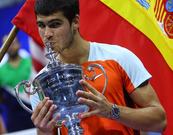 Alcaraz cũng lần đầu giành ngôi số 1 thế giới sau khi vô địch US Open 2022.
