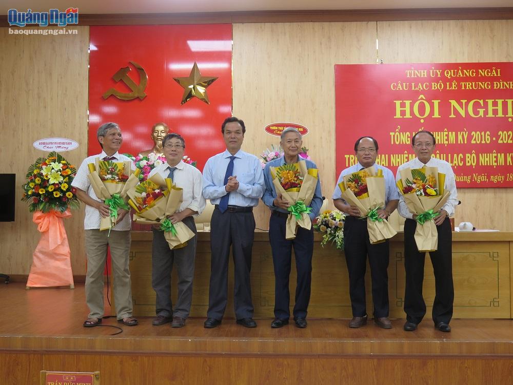 Ban Chủ nhiệm Câu lạc bộ Lê Trung Đình ra mắt tại hội nghị.