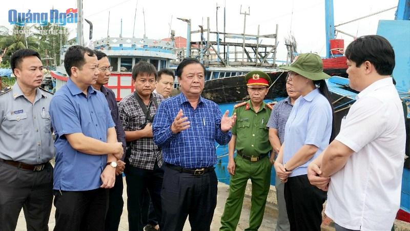 Bộ trưởng Bộ NN&amp;PTNT Lê Minh Hoan kiểm tra công tác phòng, chống bão Noru tại tỉnh Quảng Ngãi