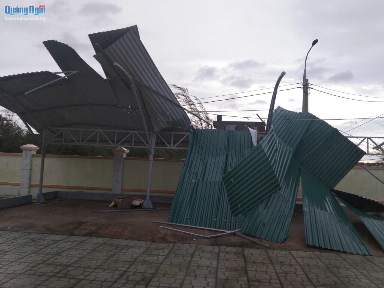 Trường Mầm non Tịnh Kỳ, TP.Quảng Ngãi bị tốc mái. Ảnh: V.Đạo