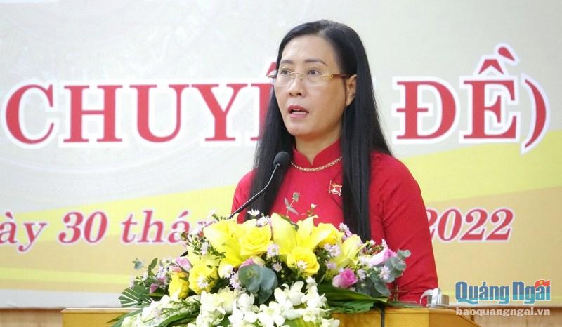 Ủy viên Trung ương Đảng, Bí thư Tỉnh ủy, Chủ tịch HĐND tỉnh Bùi Thị Quỳnh Vân phát biểu khai mạc kỳ họp.