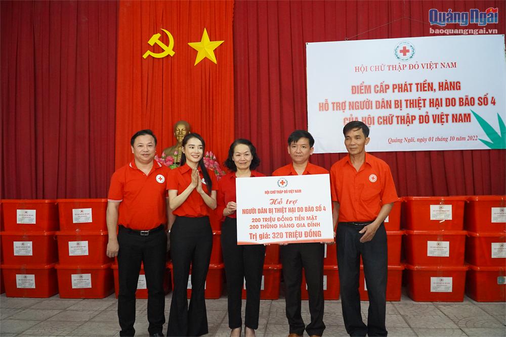 Hội Chữ thập đỏ Việt Nam hỗ trợ người dân Quảng Ngãi bị thiệt hại do bão số 4