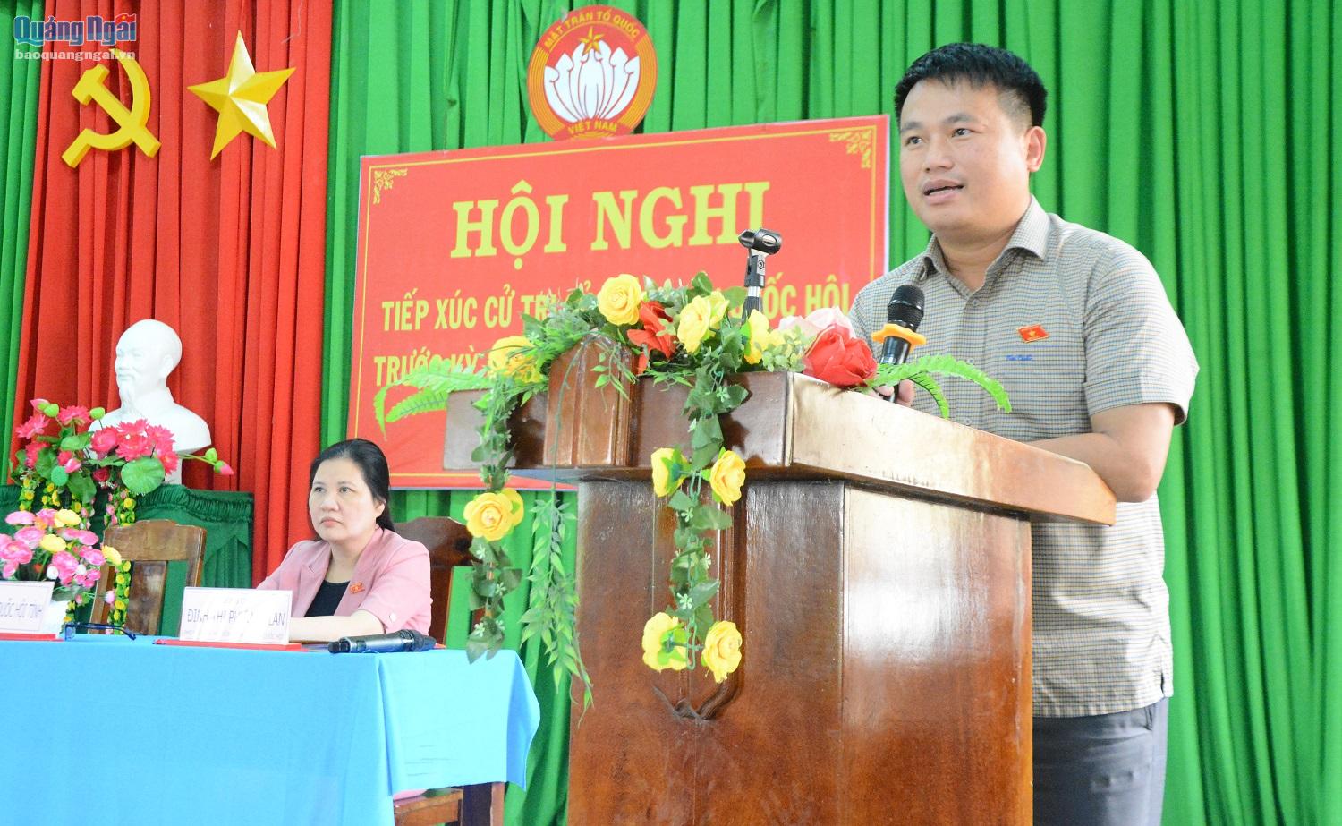 Phó Bí thư Thường trực Tỉnh ủy, Trưởng đoàn ĐBQH tỉnh Đặng Ngọc Huy trả lời kiến nghị của cử tri xã Trà Thủy. 