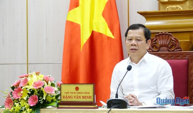 Chủ tịch UBND tỉnh Đặng Văn Minh chủ trì buổi họp báo.